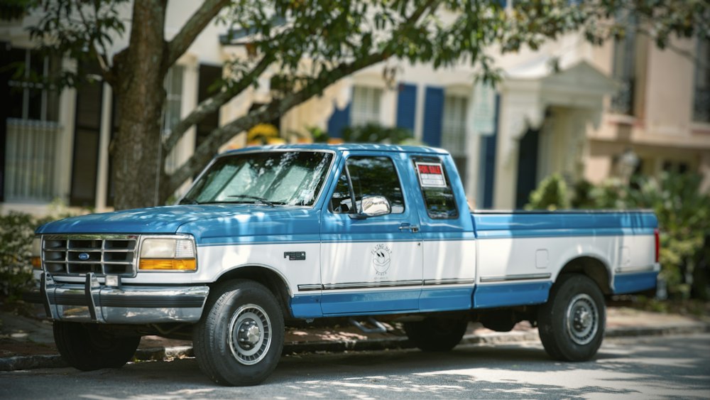 Camioneta en ruta durante un traslado a regiones